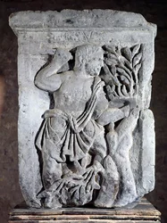 Capitale del Pilastro dei Nautes che raffigura Esus che taglia il vischio, 14-37 d.C.